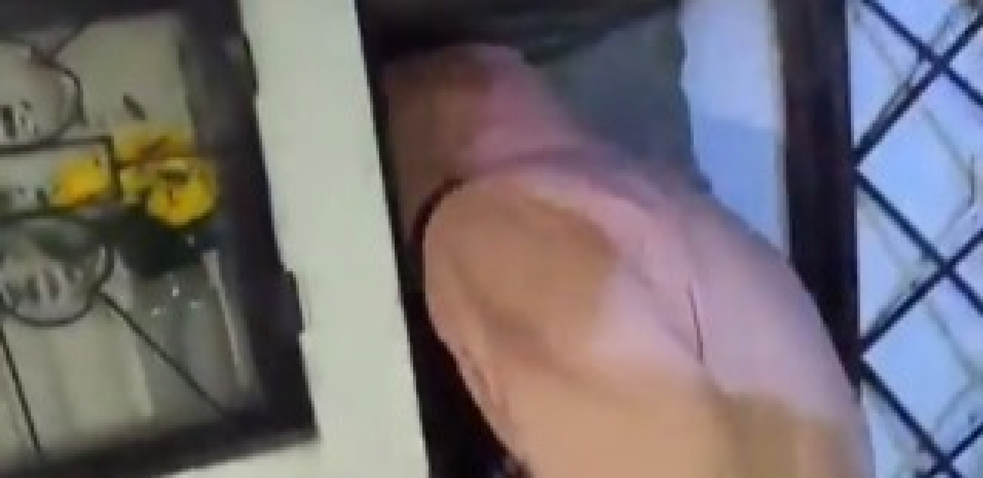 momci obilaze groblje