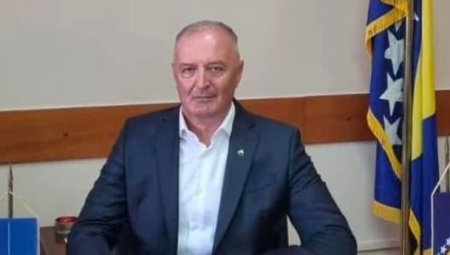 Ministarstvo spoljnih poslova Republike Srbije odbilo je da komentariše najnovije izjave ministra odbrane Bosne i Hercegovine Zukana Heleza u kojima se grubo vređaju Srbija i njen predsednik.