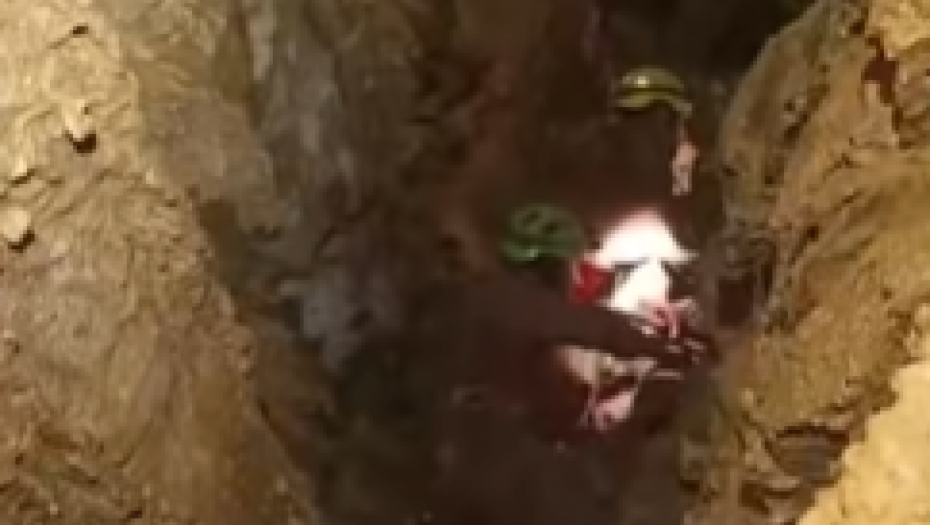 Devojka upala u pećinu