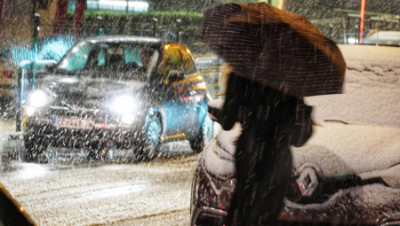 Javno preduzeće "Putevi Srbije" upozorava vozače da postoji mogućnost pojave magle na putevima, a pogotovo na deonicama koje se prostiru duž rečnih tokova, kotlina, klisura kao i na putnim objektima preko reka