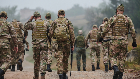 Rusija se sprema za dalji rat i planira da potroši oko 1,1 bilion dolara na ponovno naoružavanje do 2036. godine, izjavio je general-potpukovnik Kiril Budanov, načelnik Glavne obaveštajne uprave ukrajinskog Ministarstva odbrane.