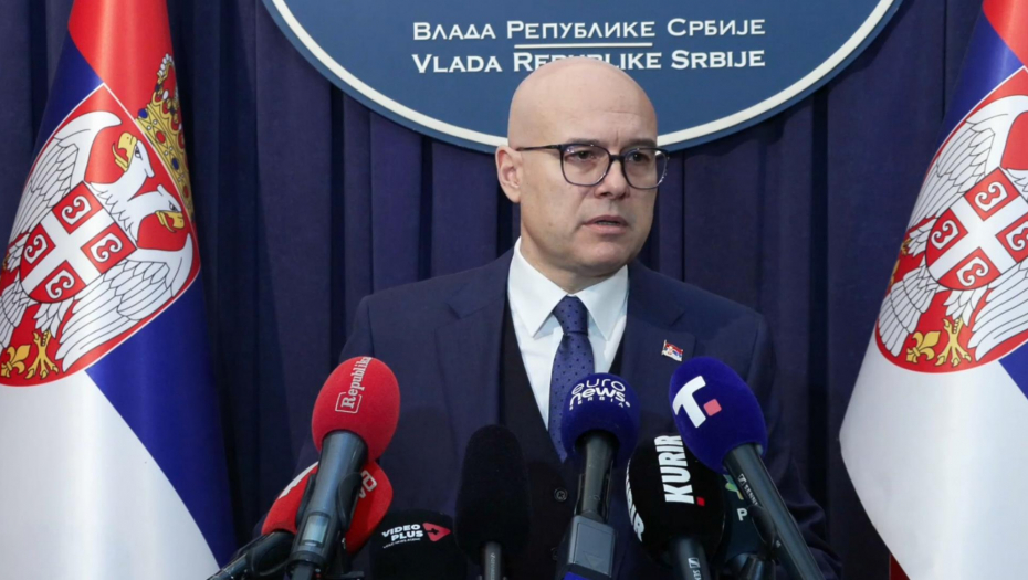 Premijer Vučević obraća se građanima srbije