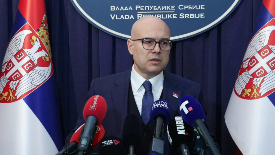 Premijer Vučević obraća se građanima srbije