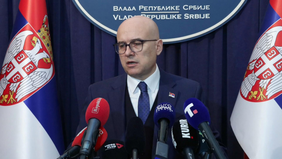 Premijer Vučević obraća se građanima srbije