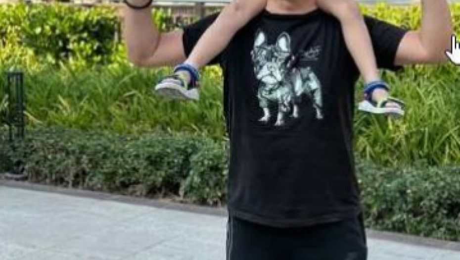 Muž Aleksandre Subotić sa sinom