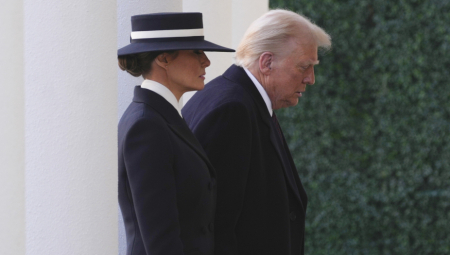 Američki predsednik Donald Tramp izjavio je u utorak da su i on i prva dama Melanija Tramp duboko pogođeni slikama gladi i izgladnjivanja koje dolaze iz Gaze