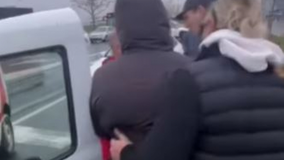 Vozilo Šolakove firme se zaletelo na studente