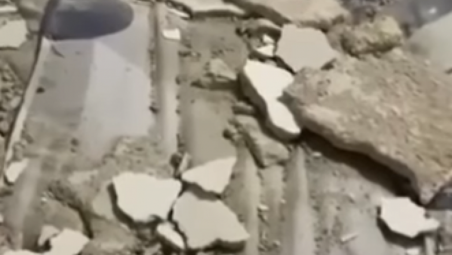 Plafon pao studentu na glavu