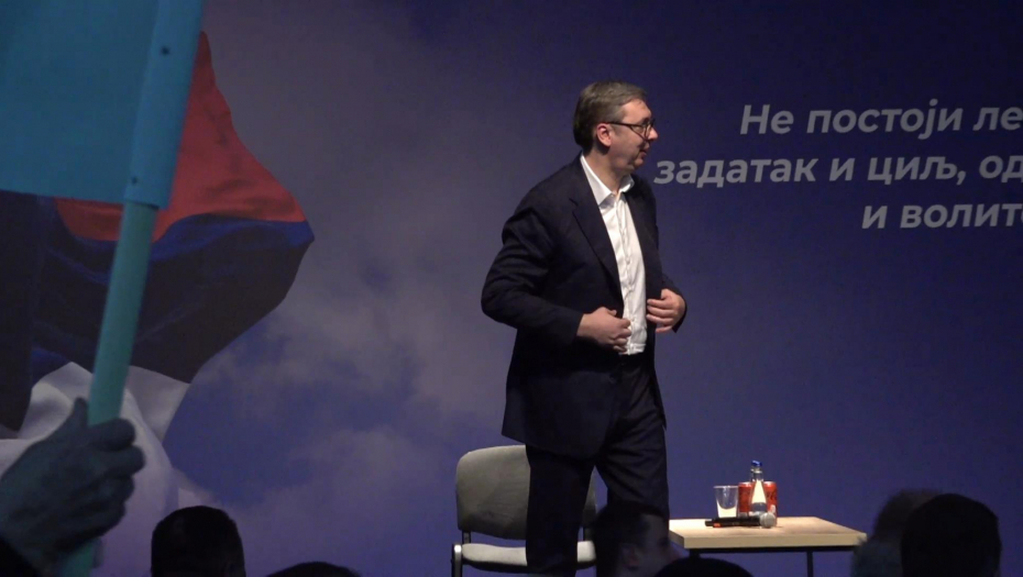 Predsednik Vučić u obilasku domaćinstva Savković u selu Trnavci