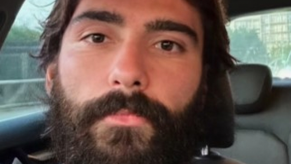 muškarac pre brijanja