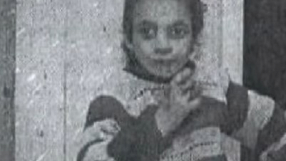 devojčica zatvorena u kokošinjcu