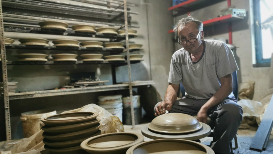 Dragoslav Nikitović iz Zlakuse izrađuje amfore