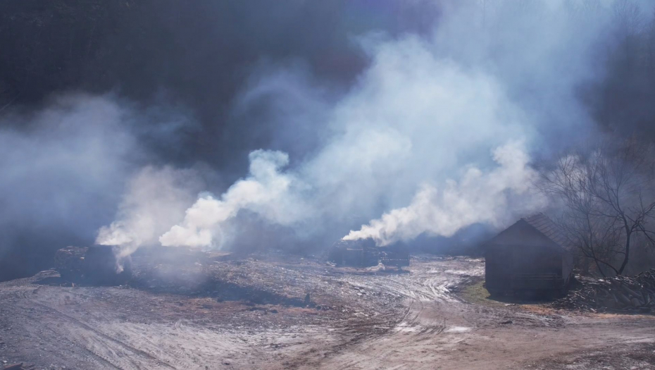 Milisav iz Osionice pravi ćumur