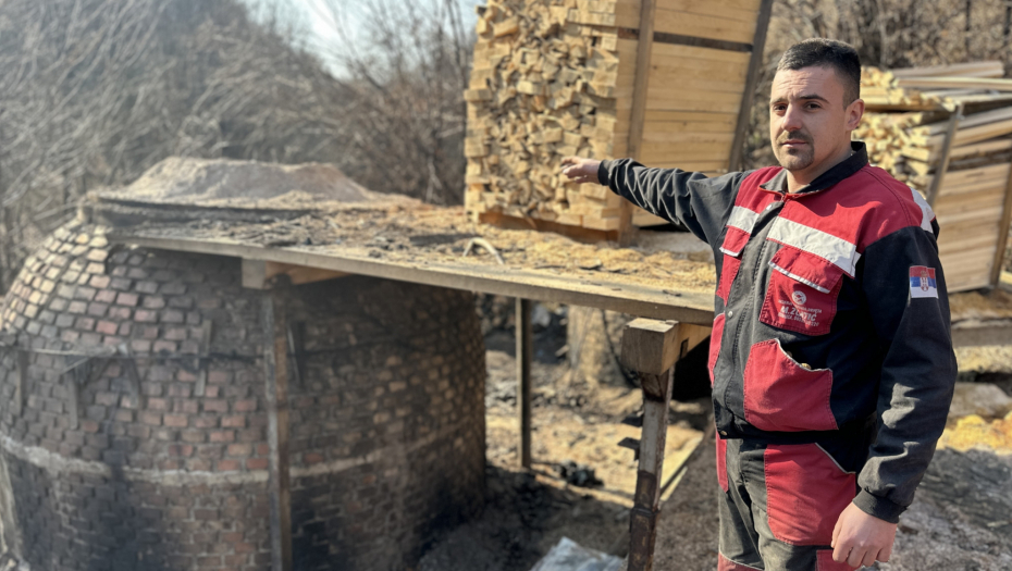 Milisav iz Osionice pravi ćumur