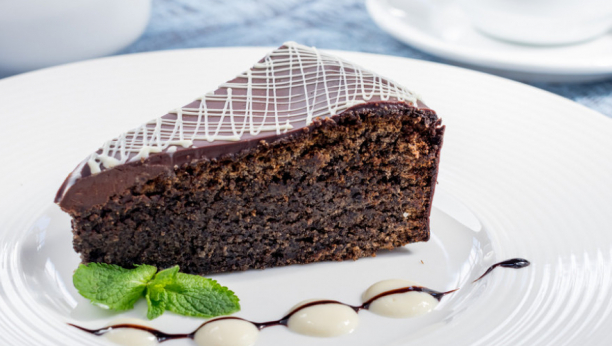 posni kolač sa jabukama i makom