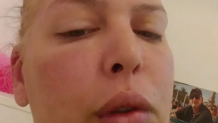 Kako je ranije otkrila, na alkoholisanje ju je naveo raskid sa dečkom