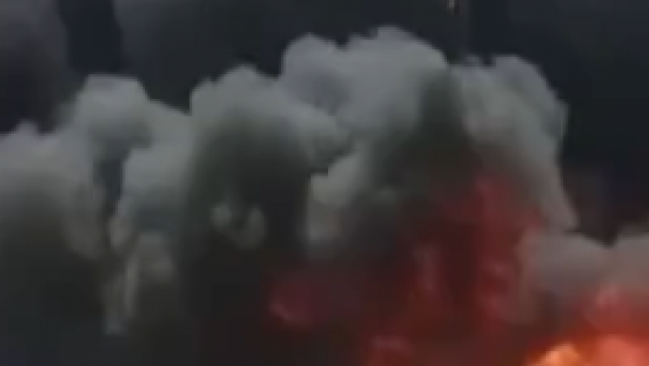 požar, avion pao na kola i kuću i zapalio