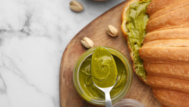 kroasan sa pistać kremom