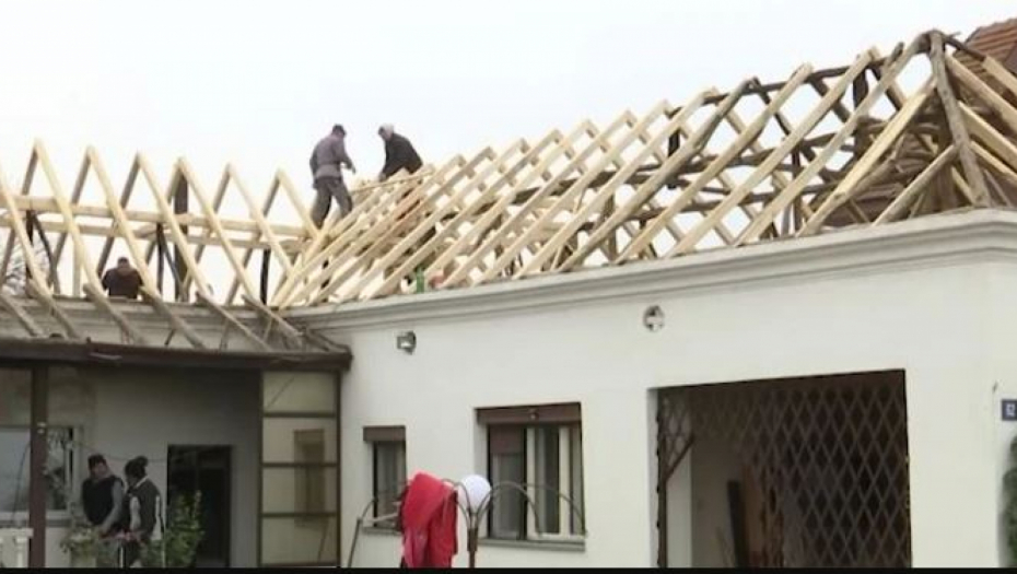 Meštani sela kod Požarevca pomažu komšiji nakon požara