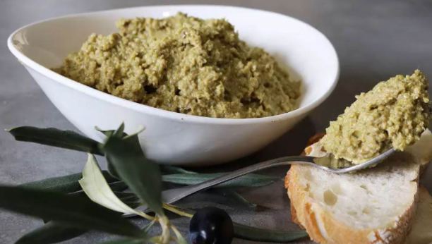 pašteta od maslina i luka