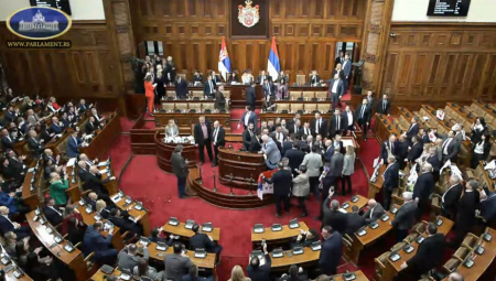 Šest poslanika glasalo je da se po hitnom postupku stavi predlog rezolucije o tzv. genocidu u Srebrenici koji su podneli 3. jula ove godine