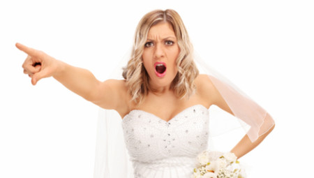 Buduća mlada izazvala je negodovanje na internetu nakon što je svojim gostima na venčanju izdala dugačak spisak zabranjene odeće na venčanju