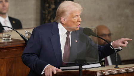 Predsednik Sjedinjenih Američkih Država Donald Tramp izjavio je da će njegova administracija "razmotriti mogućnost deportacije" milijardera Ilona Maska, nakon što je kritikovao novi zakon o potrošnji koji povećava državni dug za pet biliona dolara.