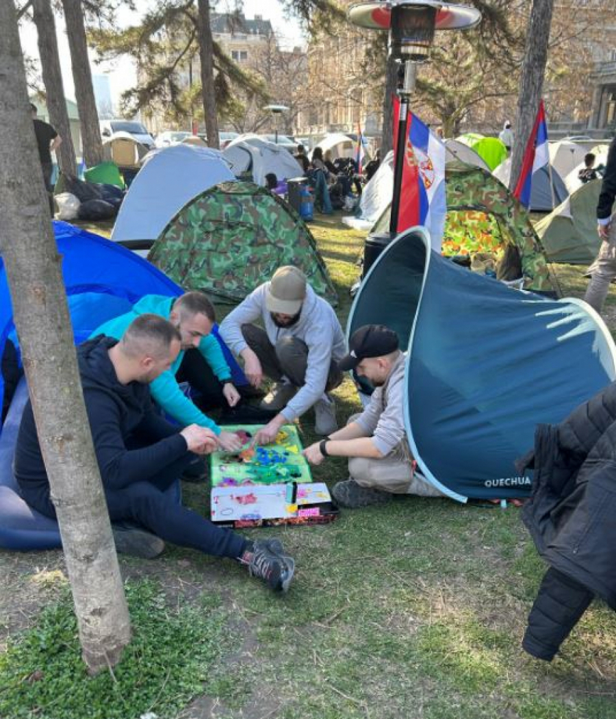 Studenti u Pionirskom parku