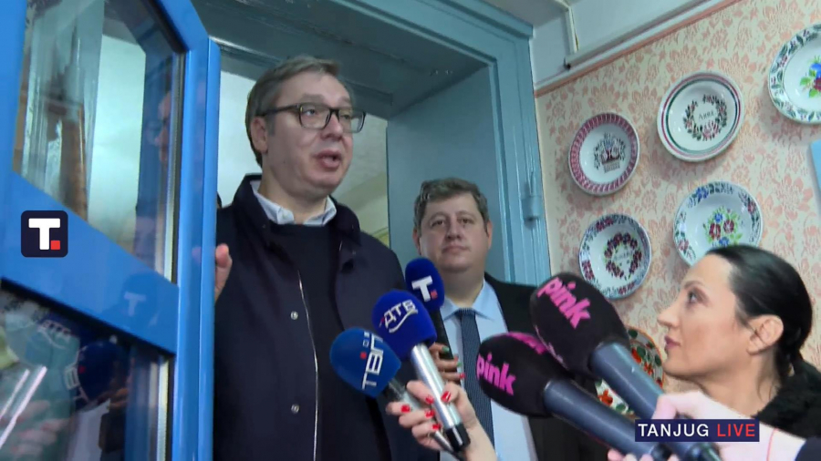 Predsednik Vučić u obilasku Spomen-kuće slikara Martina Jonaša u Kovačici