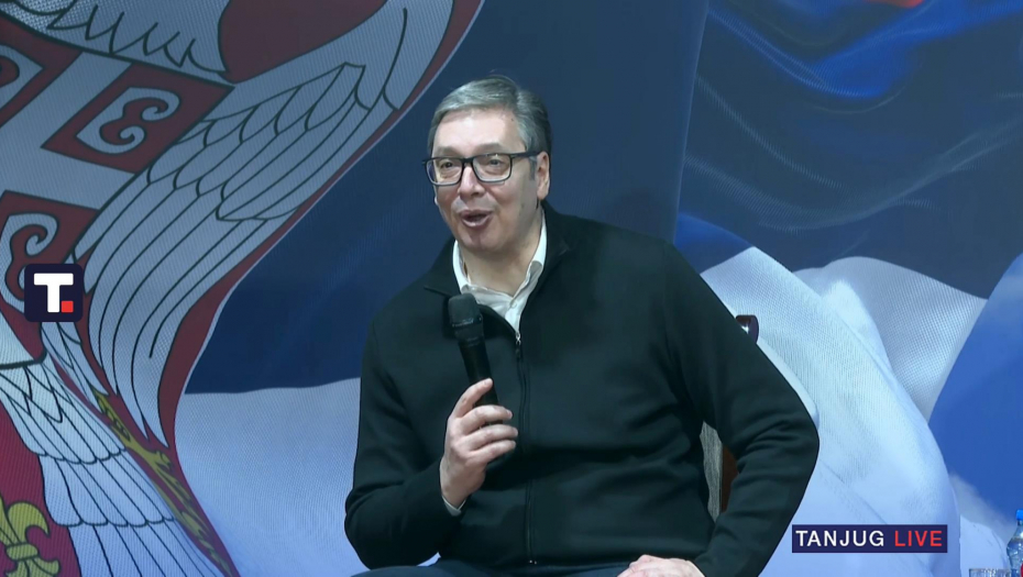 Predsednik Vučić razgovara sa građanima Bele Crkve