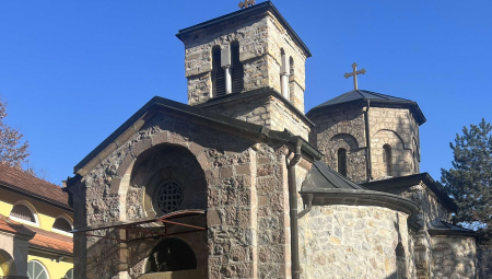 Pravoslavni vernici danas obeležavaju praznik Svetog Nektarija Eginskog, ali 22. novembra po novom kalendaru proslavlja se i ikona Bogorodica Brzopomoćnica