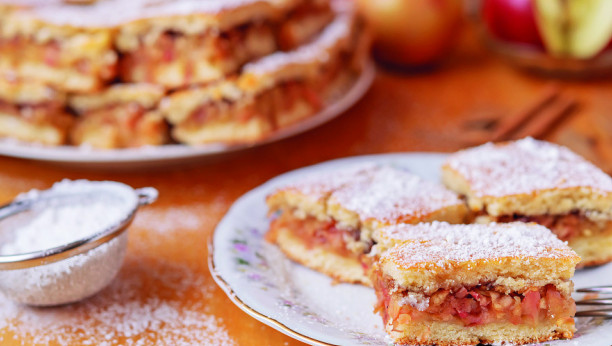 posna lenja pita sa jabukama