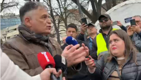 Branislava Lečića studenti su dočekali povicima "Srbija"