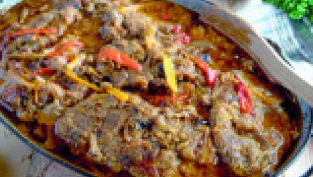 svinjski vrat sa paprikama i kajmakom