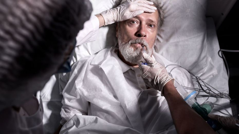 čovek se budi iz kome