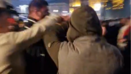 Grupa demonstranata potukla se međusobno nakon što su pojedini tražili da se ne napada Pionirski park