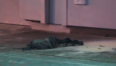 Policija je odgovorila na prijavu o muškarcu zapaljenom na uglu Zapadne 41. i Sedmoj aveniji nešto pre 4 sata ujutru u nedelju