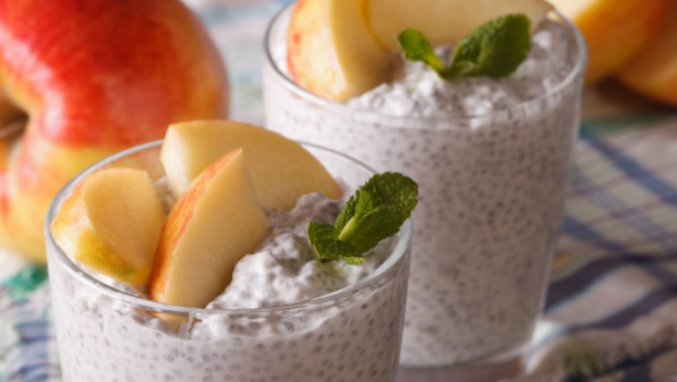 čia puding sa jabukama i cimetom