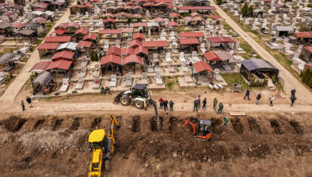 U Kočanima je u toku kopanje grobova za žrtve velikog koji se dogodio u noći između subote i nedelje.