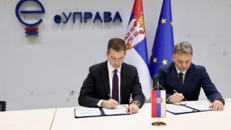 Ministar spoljnih poslova u Vladi Republike Srbije, Marko Đurić i direktor Kancelarije za IT i eUpravu dr Mihailo Jovanović potpisali su danas, ispred Ministarstva i Kancelarije, Protokol o saradnji u vezi sa čuvanjem i migracijom podataka, održavanjem, unapređenjem i nadogradnjom Viznog informacionog sistema.