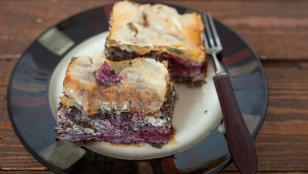 pita sa makom i višnjama