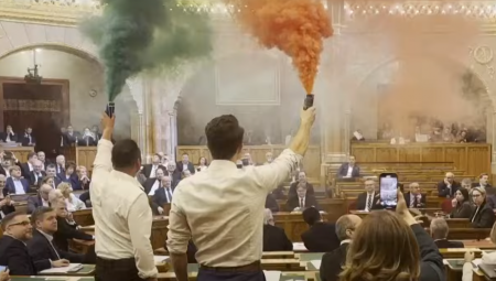 Šestoro mađarskih poslanika zabranjen je ulazak u parlament na dva meseca nakon što su u utorak prekinuli sednicu nakon usvajanja amandmana kojim su LGBT marševi ponosa zabranjeni u Mađarskoj.