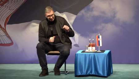 Predsednik Srbije, Aleksandar Vučić, izjavio je da se politika opozicije zasniva na nasilju, progonu i maltretiranju neistomišljenika, bez ikakvog interesa za istinu ili dijalog.