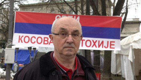 Profesor Filozofskog fakulteta Univerziteta u Nišu u penziji Zoran Jevtović obišao je studente koji žele da uče u Pionirskom parku u Beogradu