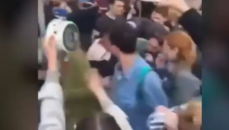 Blokaderi su gađali jajima političare, stravično nasilje sprovode nad narodom i još se time hvale