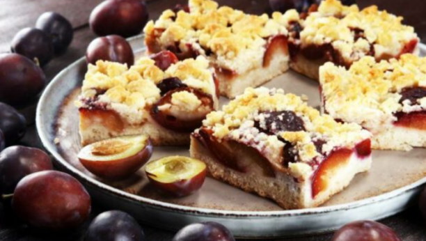 lenja pita sa šljivama