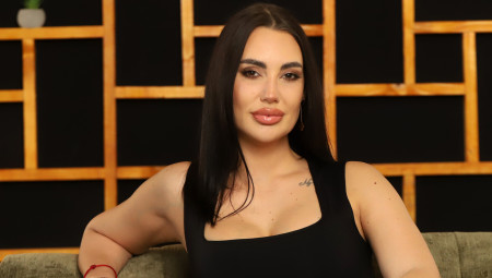 Pevačica je pokazala besprekornu figuru, ali i skrivene tetovaže koje ne mogu uvek da se vide