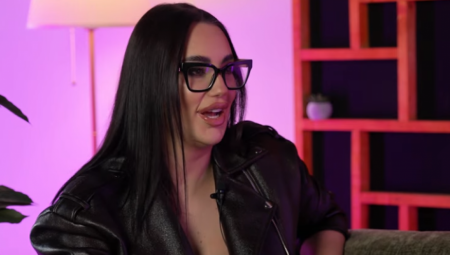 Kako je Aleksandra rekla, trpela je maltretiranje od Grujićeve, koja je zbog tih optužbi najavila i tužbu