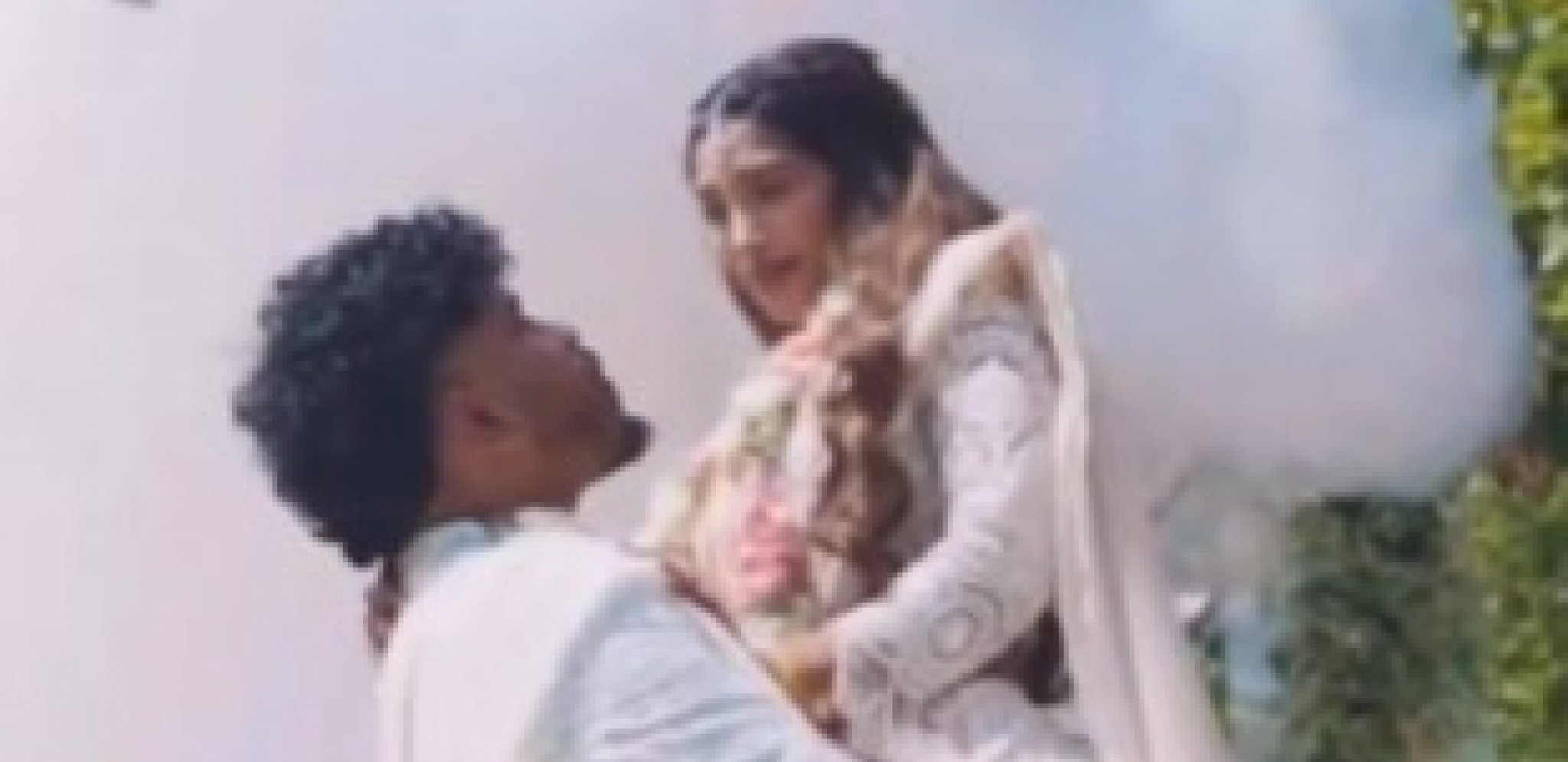 mlada zadobila opekotine