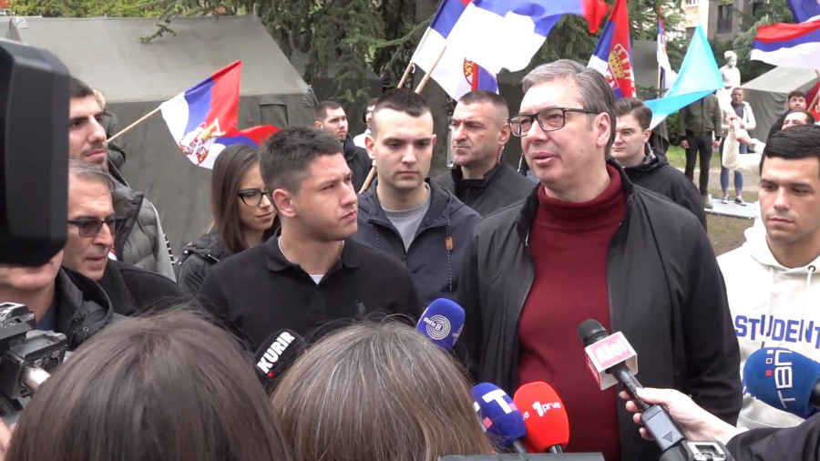 Predsednik Srbije Aleksandar Vučić u obilasku studenata koji žele da uče